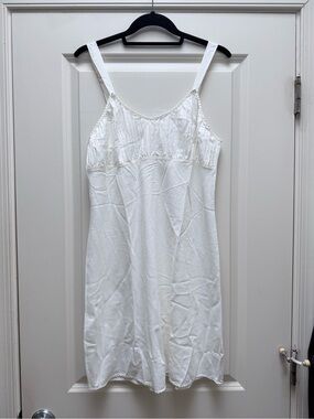 Vintage Vanity Fair Ivory Lace Trim Slip Dress Sz 36 Or M